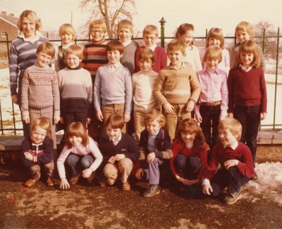 Classe de 1ère, 2e et 3e années de Mme Cabay en 1981