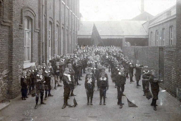Ecole des frères 1907 - Mme Rogister-Crutzen008 - Copie.jpg