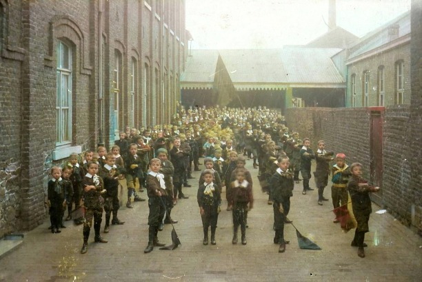 Ecole des frères 1907 - Mme Rogister-Crutzen008 - Copie_aRIDd__please_credit[palette.fm].jpg