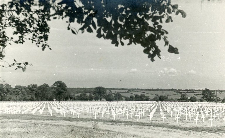 Guerre 40-45 Cimetière américain à Vogelsang en juillet 1945 - Clément Meurens004.jpg