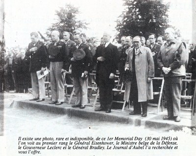 Le général Eisenhower au cimetière américain de Henri-Chapelle
