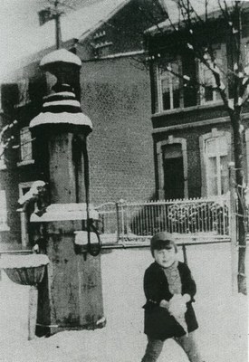 Pompe devant l'ancienne école communale d'Aubel, place Albert Ier