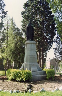 Statue du Sacré-Coeur située près de l'église rue de Battice