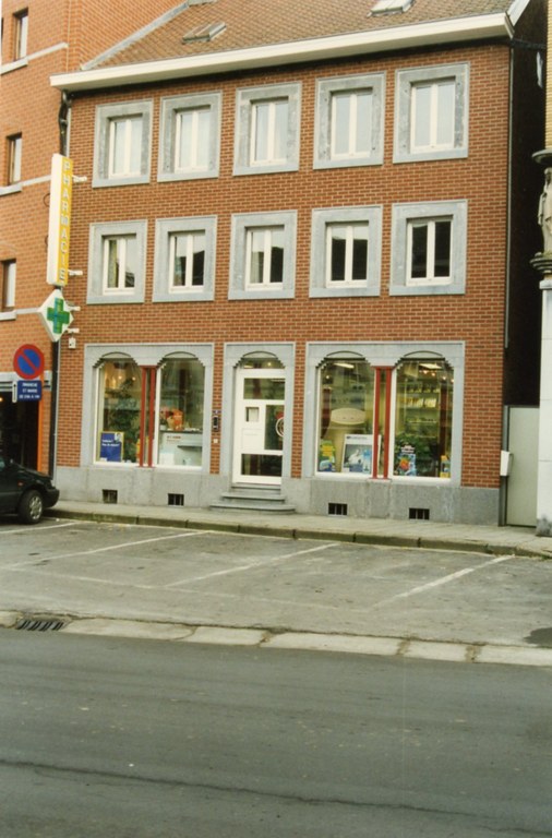 Avant Après Place Nicolaï Pharmacie populaire VPharma Michel Piret038.jpg