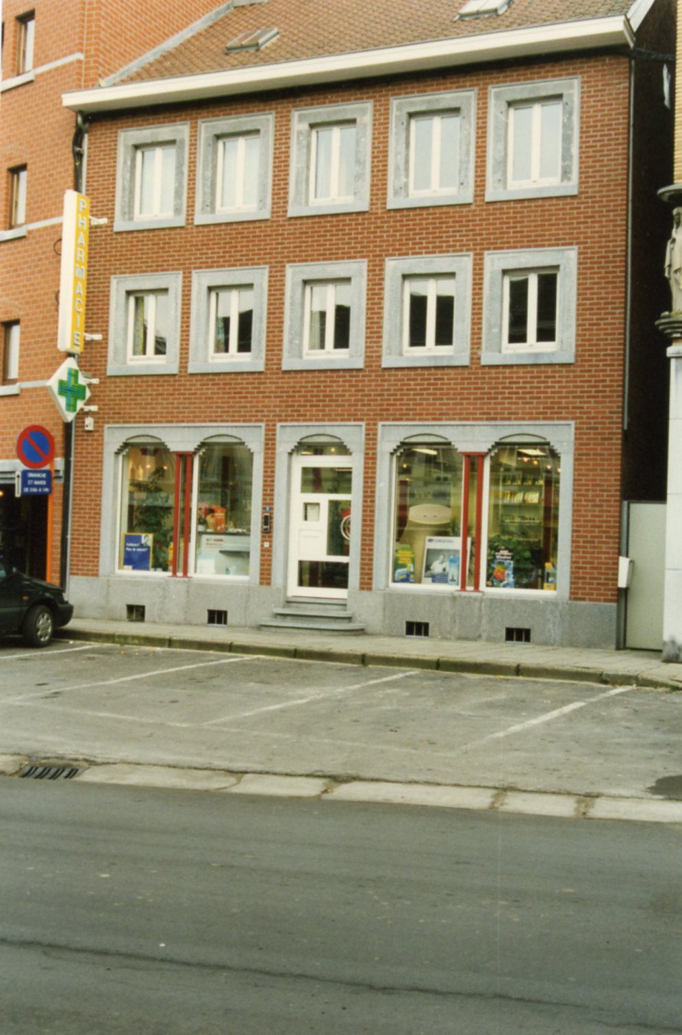 Avant Après Place Nicolaï Pharmacie populaire VPharma Michel Piret038.jpg