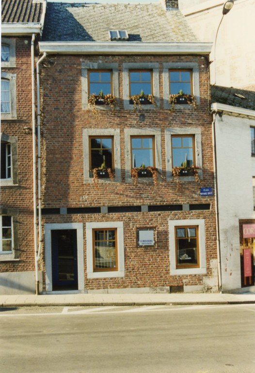 Avant Après Place Antoine Ernst Michel Piret017.jpg