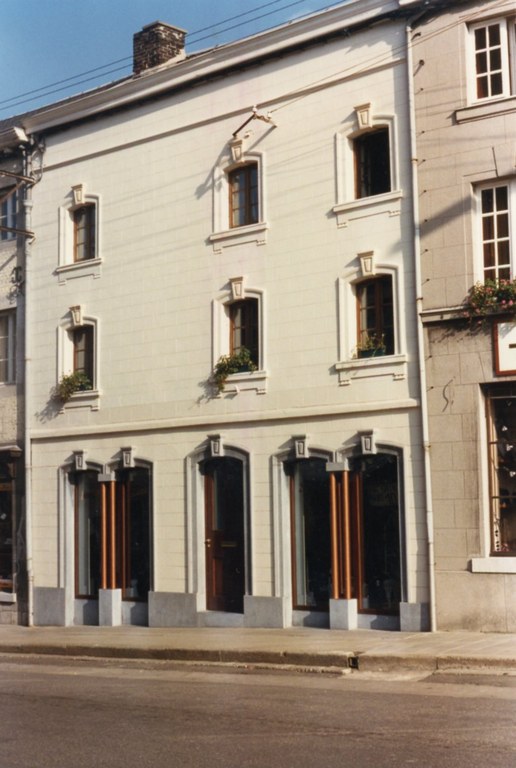 Avant Après Place Antoine Ernst Stassen Michel Piret008.jpg