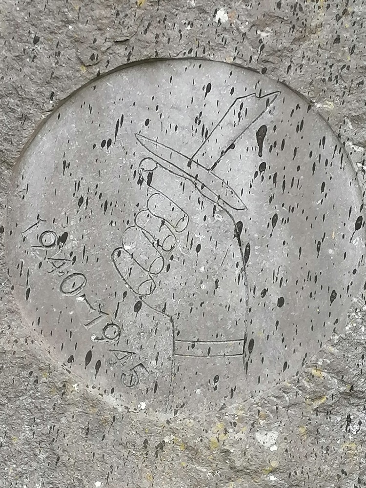 Patrimoine Chapelle Notre-Dame du Perpétuel Secours Monument aux morts 40-45 2022 - Haccour Philippe.jpg