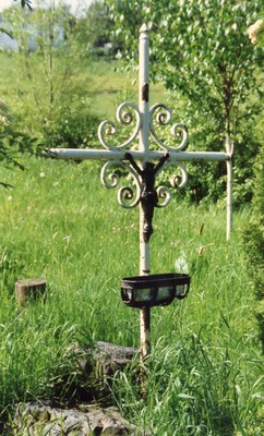 Croix située sur le chemin de la Kan