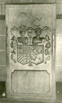 Ancienne pierre dans l'église