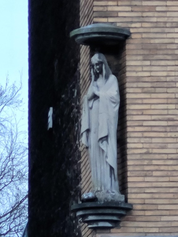 Statue de la Vierge, place Nicolaï