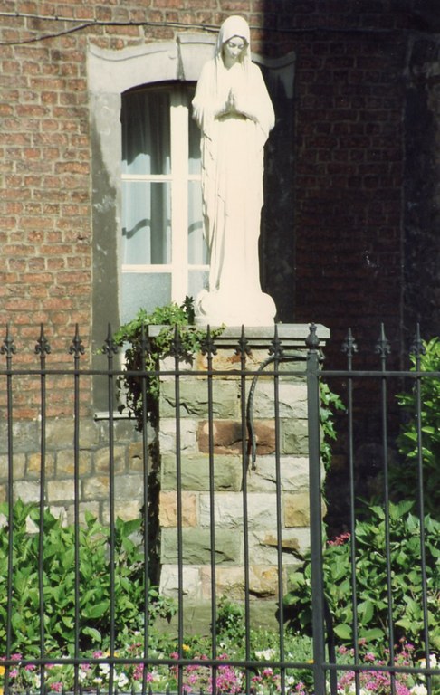 Statue de la Vierge située rue de Gorhez devant la "maison des soeurs"