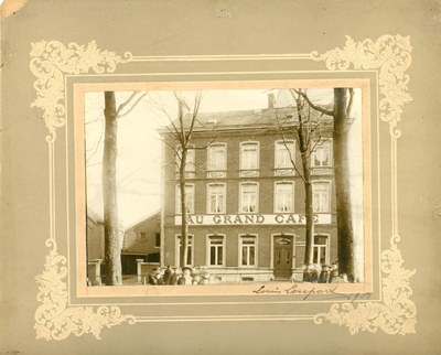 "Au grand café" en 1908