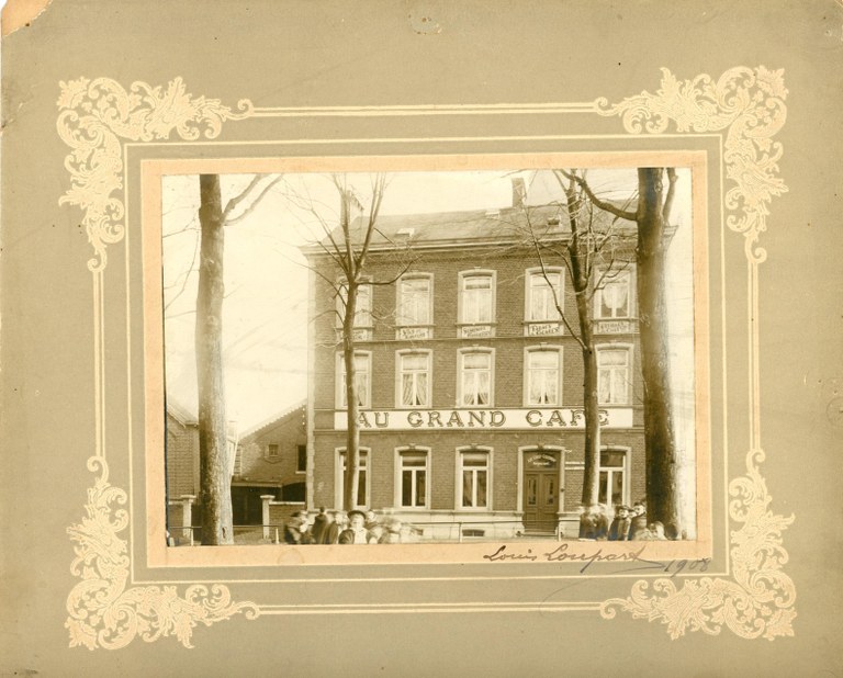 "Au grand café" en 1908