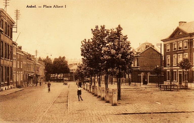 Place Albert Ier, la gendarmerie
