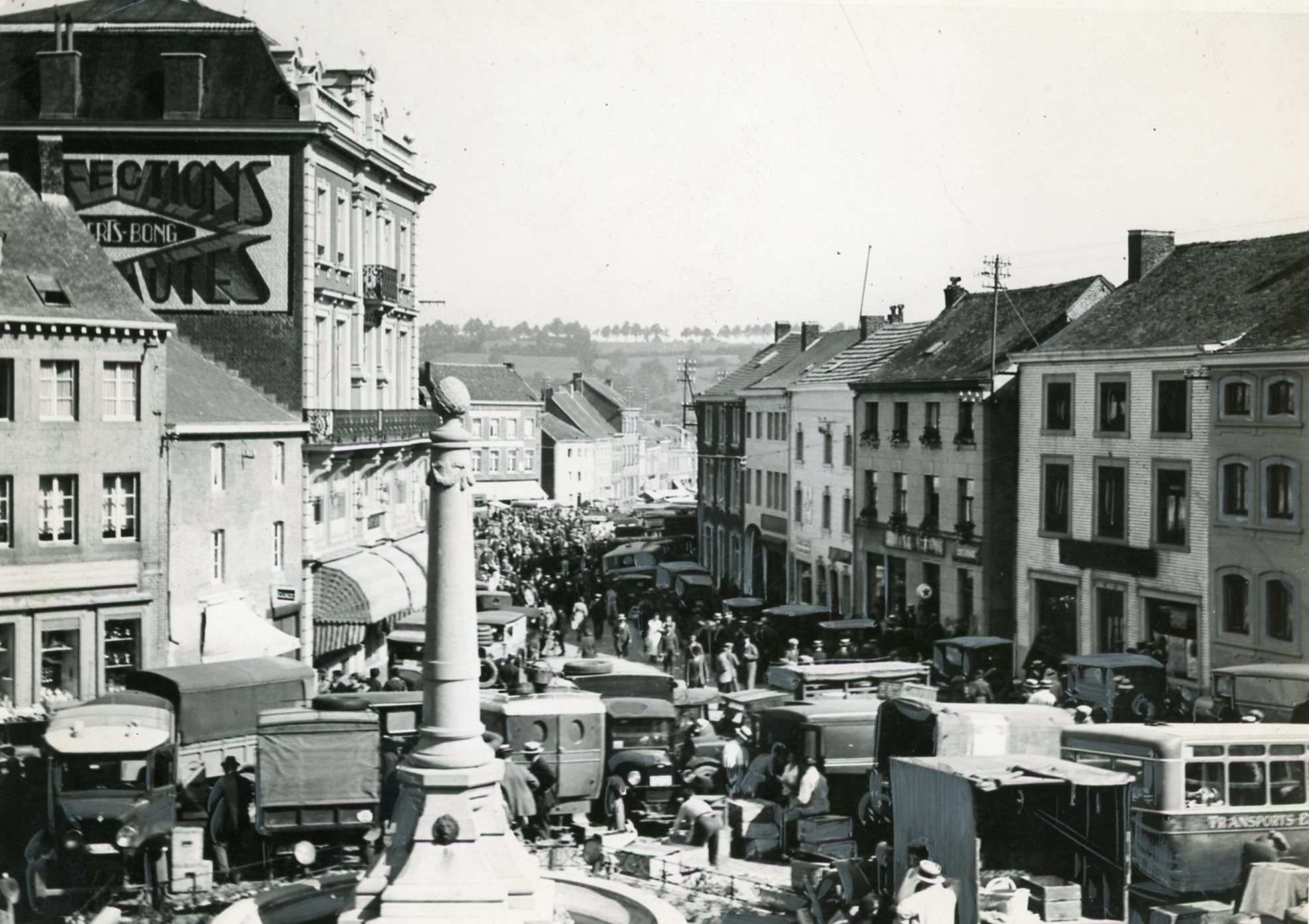 CP Place Antoine Ernst Le marché  d'Aubel XXXX - Vicky Pasteger 006.jpg
