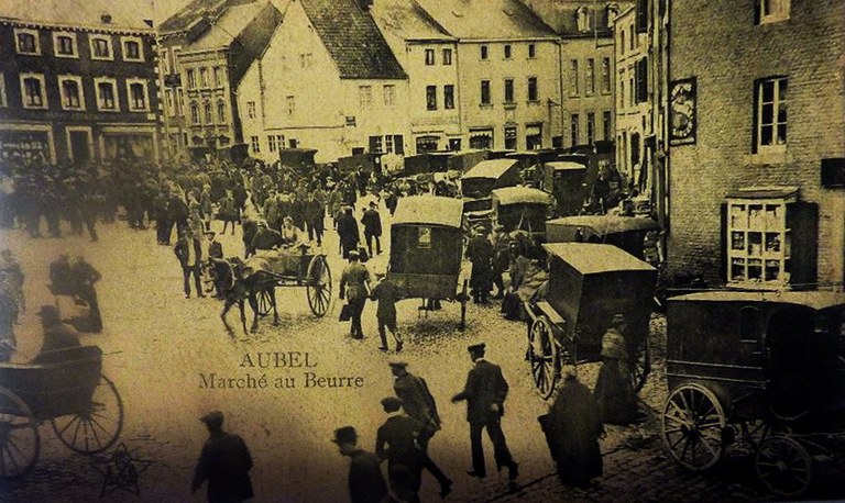 CP Place Antoine Ernst Marché au beurre XXXX - Brée Fernand (4).jpg