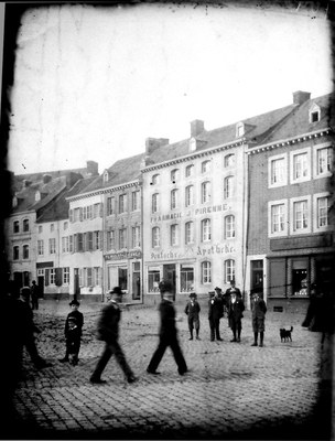 Pharmacie J. Pirenne, place Antoine Ernst