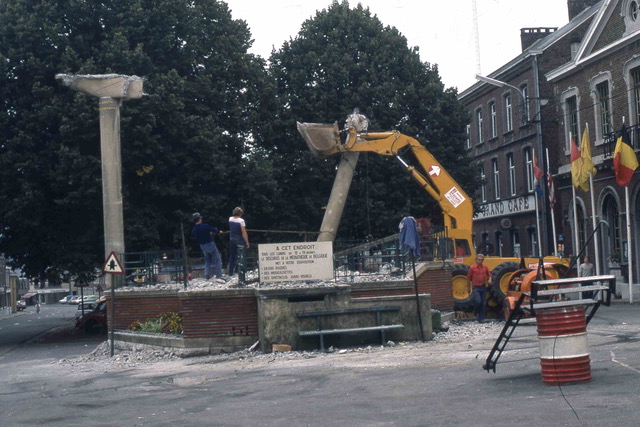 CP et photos Place Nicolaï Démolition kiosque 1999 - Georges Piron.jpeg