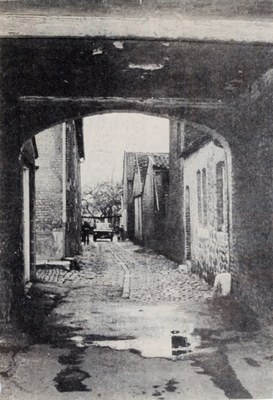Petite ruelle à côté du magasin de vélos "Lecloux" en 1975