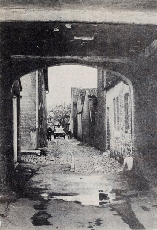 Petite ruelle à côté du magasin de vélos "Lecloux" en 1975