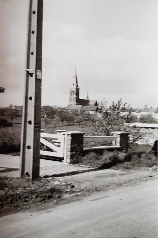 Vue de l'église depuis la rue de Messitert