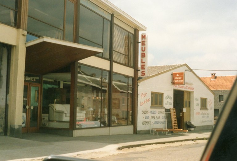 Deux commerces de la rue de Val-Dieu