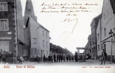 Le clocher de l'ancienne église et le vieil Aubel