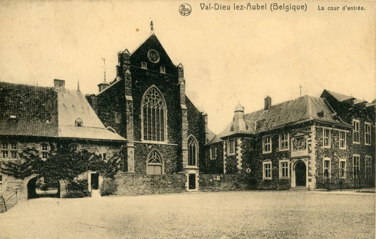 La cour d'entrée de l'abbaye de Val-Dieu