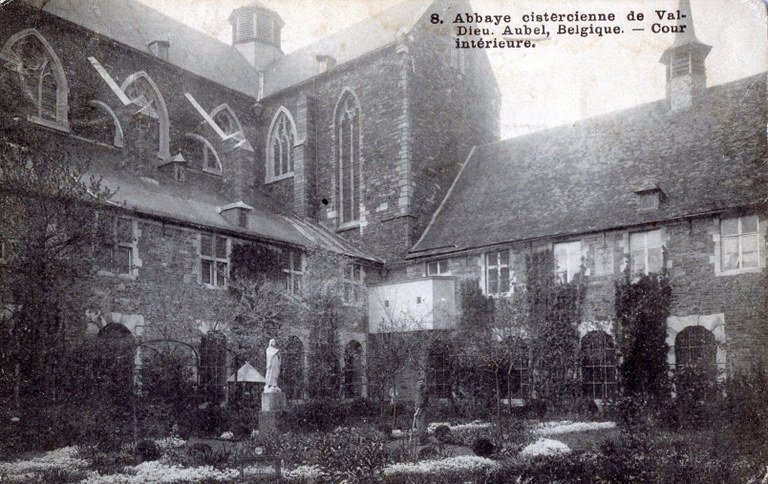 La cour intérieure
