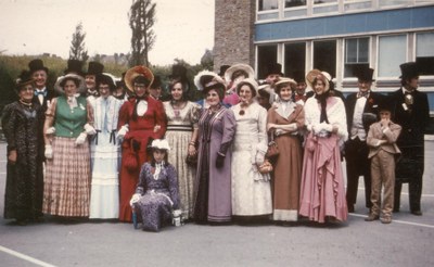 Les élégantes