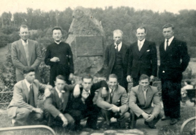 Chorale La Clouse 004 1 Excursion au Luxembourg avec le curé Grosjean en 1951.jpg