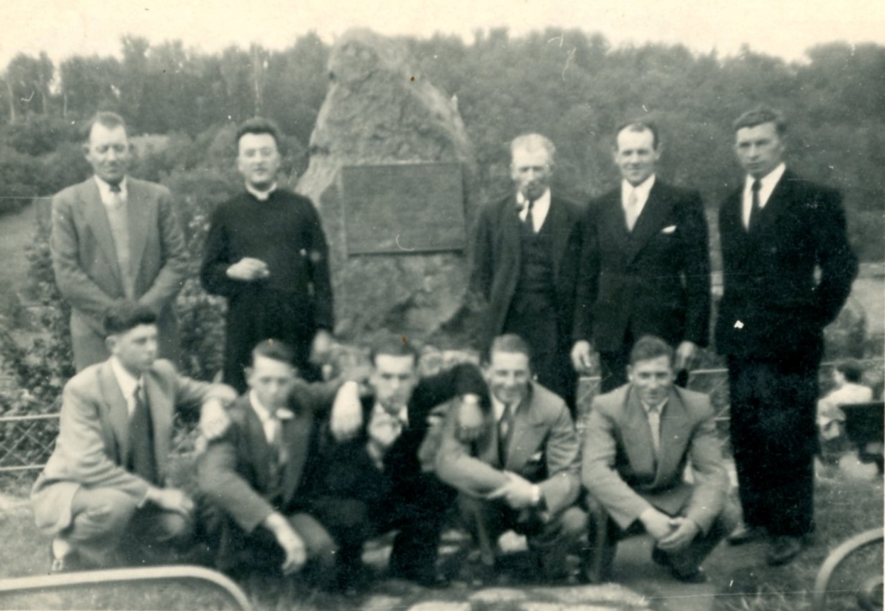 Chorale La Clouse 004 1 Excursion au Luxembourg avec le curé Grosjean en 1951.jpg
