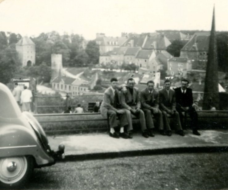Chorale La Clouse 004 3 Excursion au Luxembourg avec le curé Grosjean en 1951.jpg