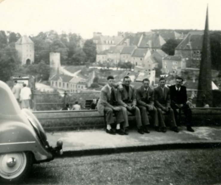 Chorale La Clouse 004 3 Excursion au Luxembourg avec le curé Grosjean en 1951.jpg