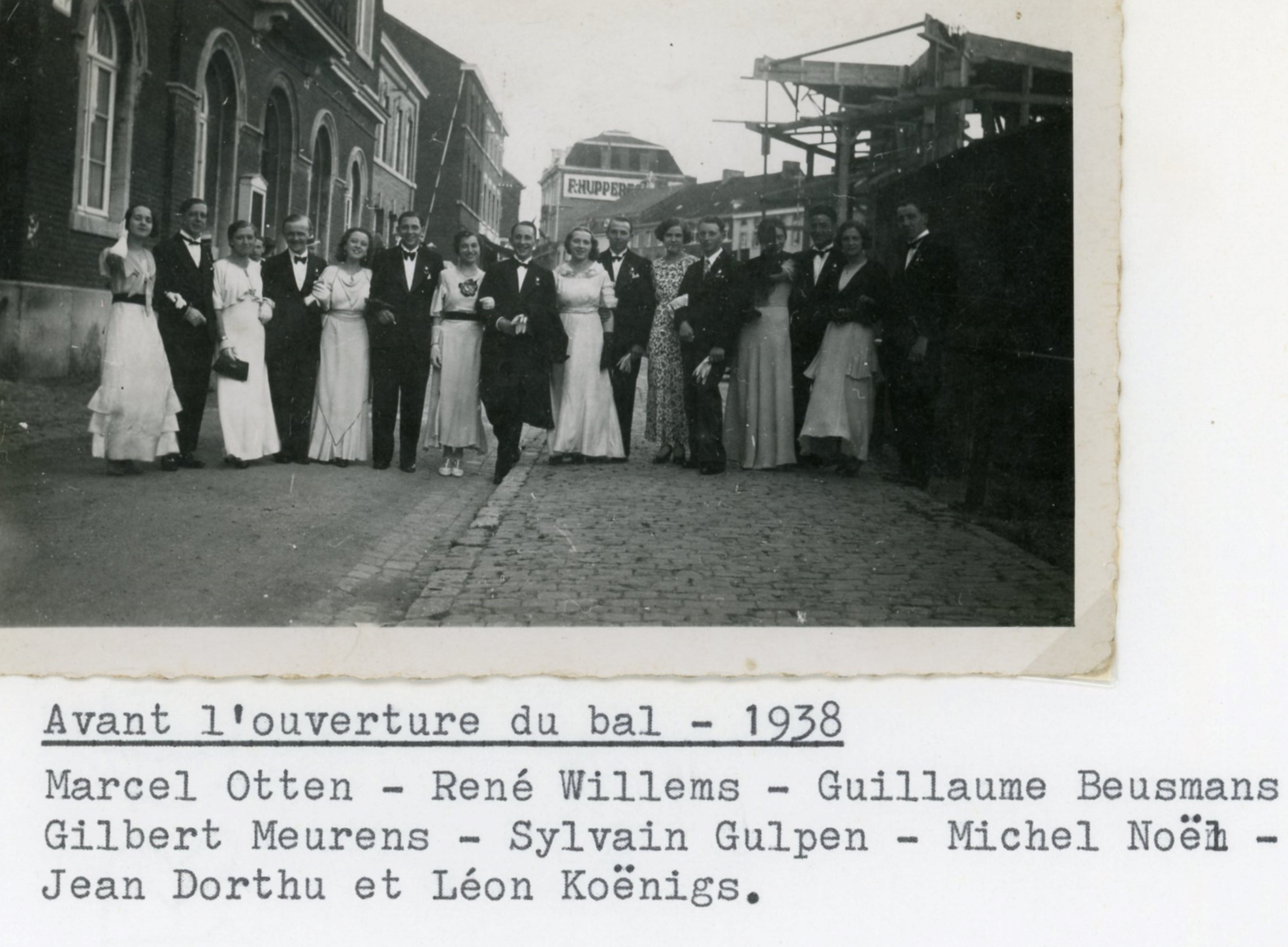 St-Hubert 1938 Avant l'ouverture du bal025.jpg