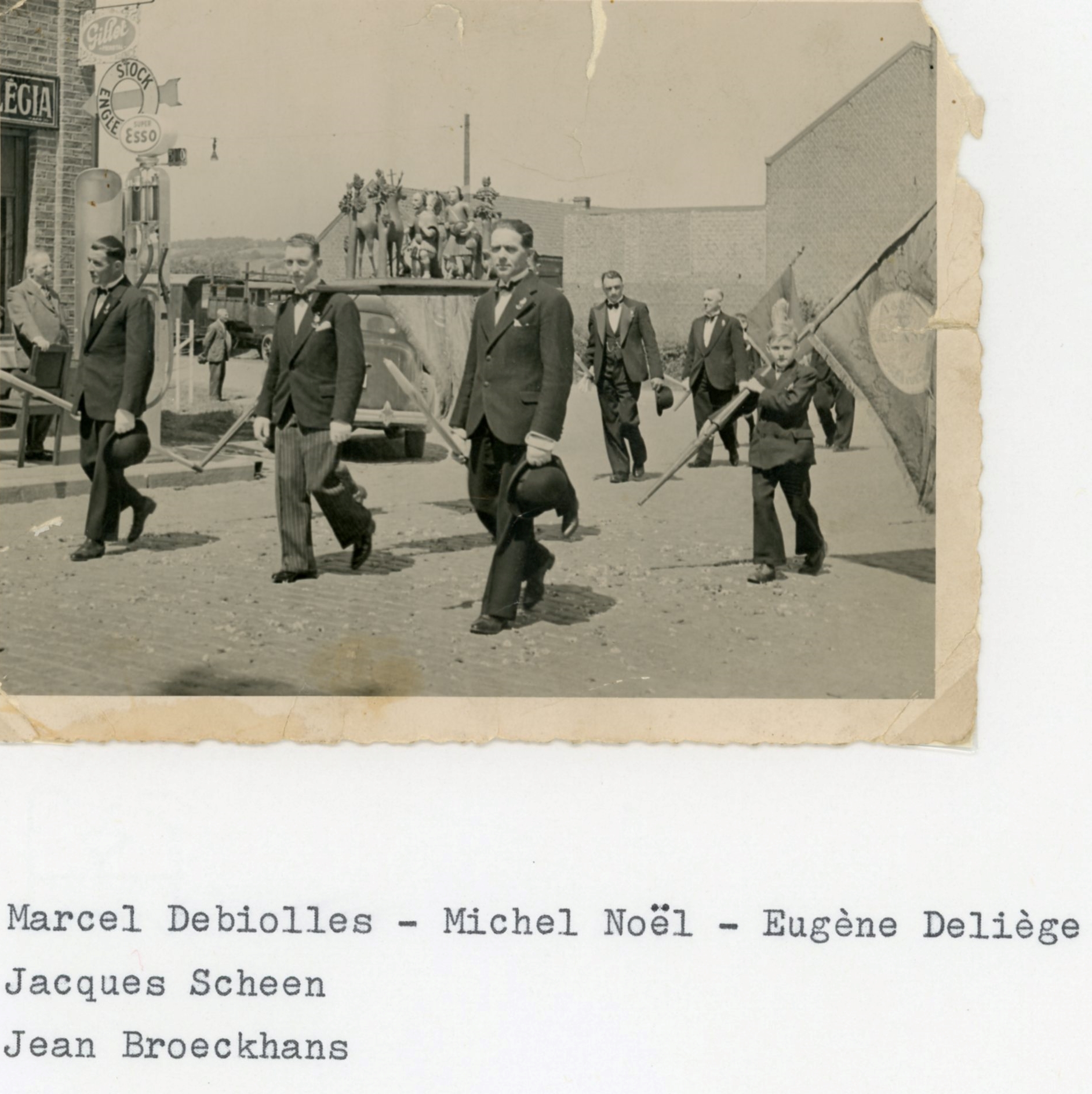 St-Hubert 1938 Procession026.jpg