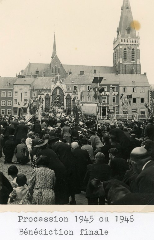 St-Hubert 1945 46 Procession Bénédiction finale029.jpg