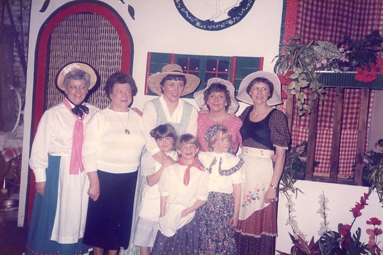 Spectacle L'Auberge du Cheval Blanc 1986 - Marie-Josée Bouche008.jpg