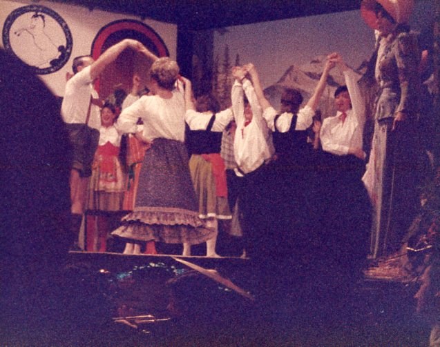 Spectacle L'Auberge du Cheval Blanc 1986 - Marie-Josée Bouche015.jpg