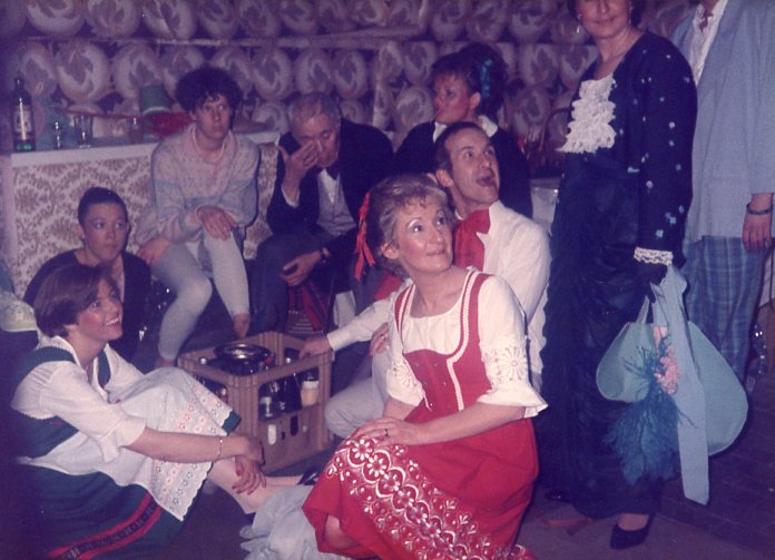Spectacle L'Auberge du Cheval Blanc 1986 - Marie-Josée Bouche025.jpg