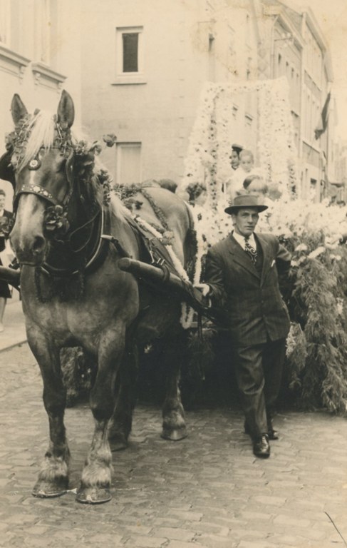 Corso fleuri 1961 07 août Monsieur Remacle003.jpg
