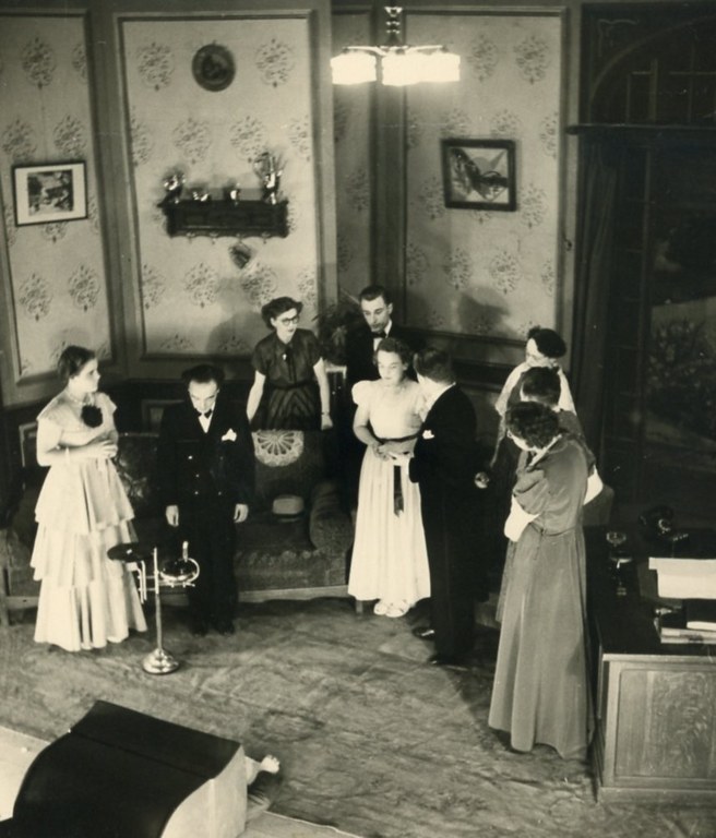 Troupe de théâtre "La dramatique Pro Arte" en pleine représentation