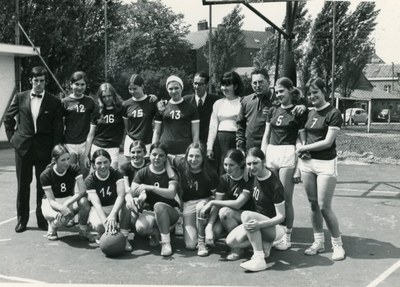 Equipe "dames" du basket fin '60 début'70