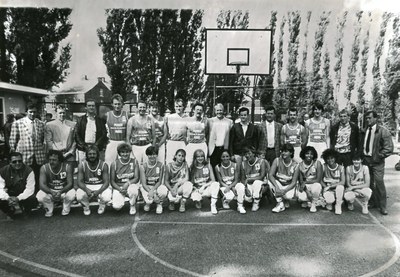 Lorsque le basket se pratiquait à l'extérieur