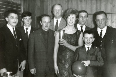 Compétition de bowling au café Pasteger