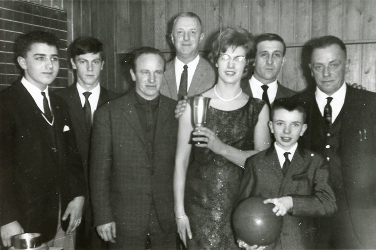 Compétition de bowling au café Pasteger