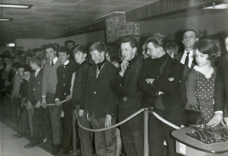 De nombreux spectateurs au bowling du café Pasteger