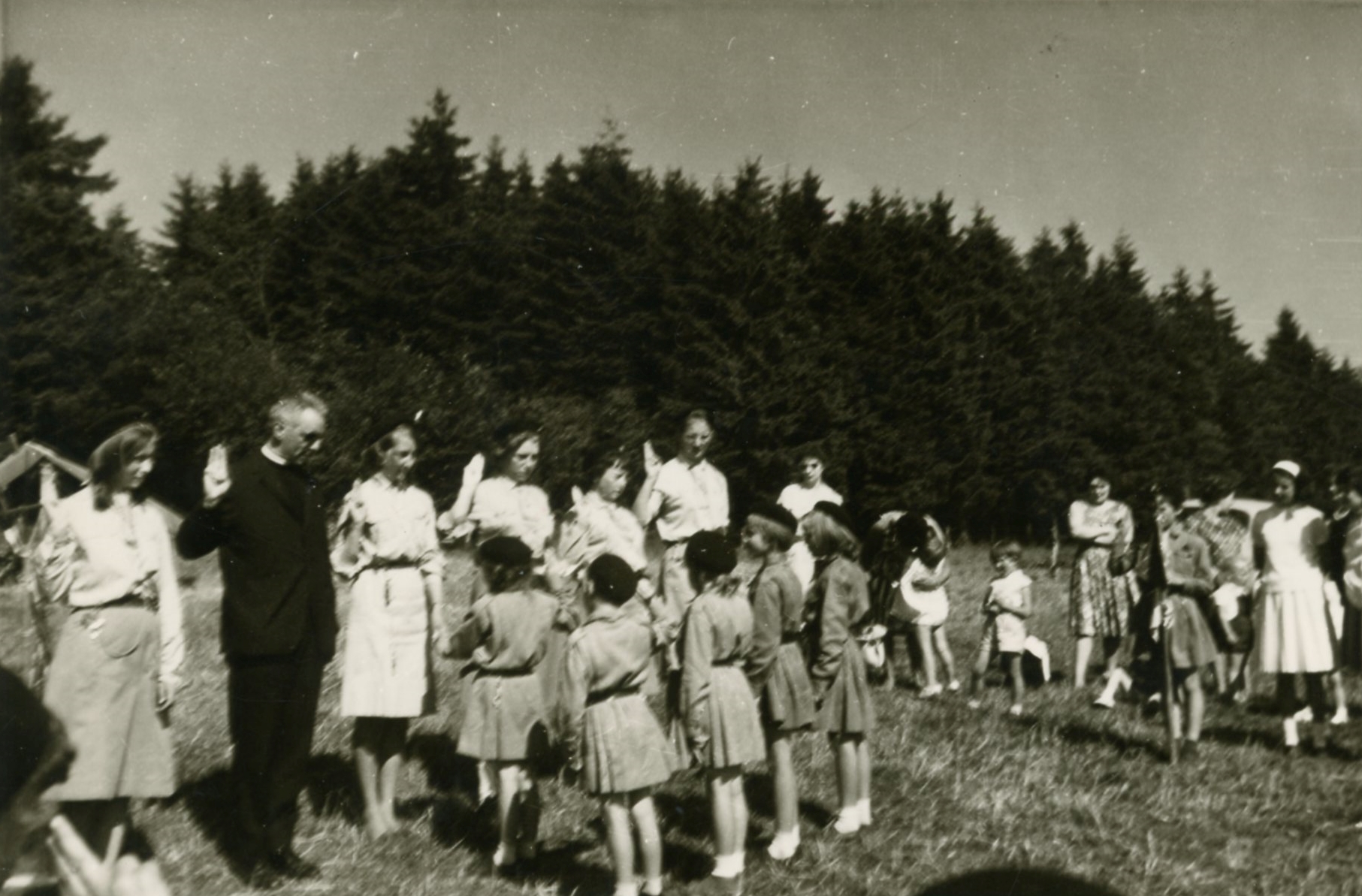 Lutins XXXX camp Pieters Betty curé Geelen Domkenne Andrée Meurens Astrid -Haccour Anne-Marie 005.jpg