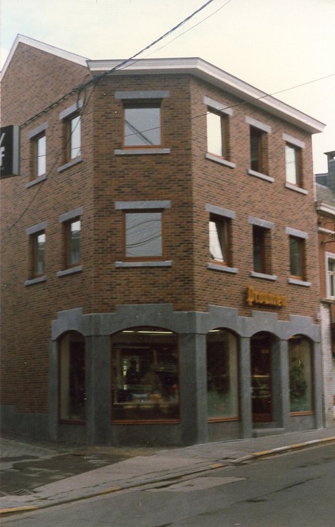 CP et Photos rue de la Station Destruction et reconstruction boulangerie pâtisserie Proumen 1987 - Marc Proumen053.jpg